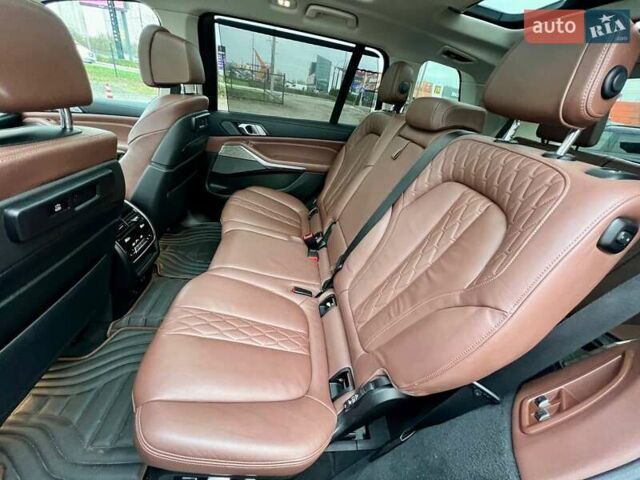 Серый БМВ X7, объемом двигателя 4.39 л и пробегом 128 тыс. км за 63000 $, фото 25 на Automoto.ua