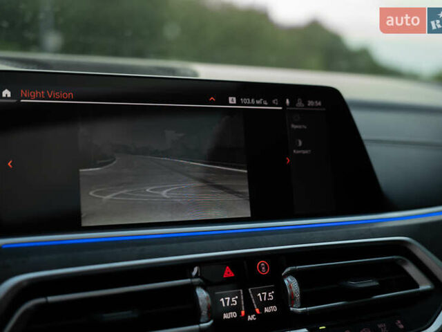 Серый БМВ X7, объемом двигателя 4.4 л и пробегом 78 тыс. км за 67500 $, фото 133 на Automoto.ua