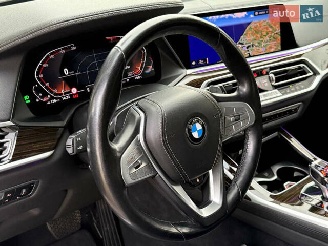 Серый БМВ X7, объемом двигателя 3 л и пробегом 148 тыс. км за 55000 $, фото 125 на Automoto.ua