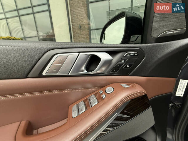 Сірий БМВ X7, об'ємом двигуна 3 л та пробігом 99 тис. км за 76000 $, фото 89 на Automoto.ua