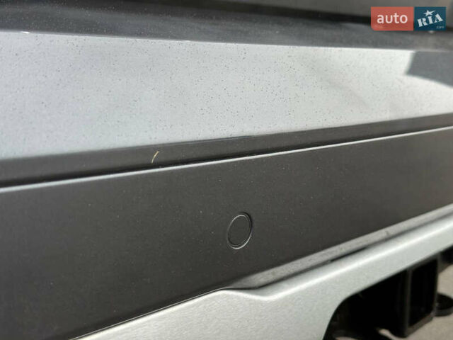 Серый БМВ X7, объемом двигателя 3 л и пробегом 90 тыс. км за 54900 $, фото 19 на Automoto.ua