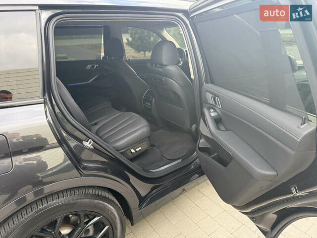 Серый БМВ X7, объемом двигателя 3 л и пробегом 145 тыс. км за 55800 $, фото 11 на Automoto.ua