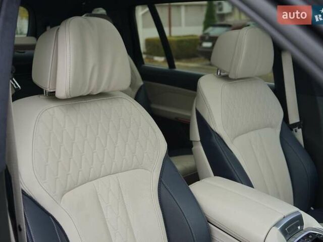 Серый БМВ X7, объемом двигателя 4.39 л и пробегом 118 тыс. км за 69999 $, фото 34 на Automoto.ua