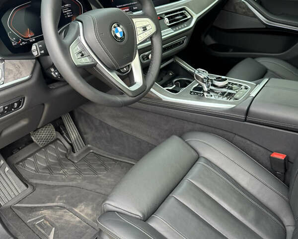 Серый БМВ X7, объемом двигателя 2.99 л и пробегом 140 тыс. км за 63500 $, фото 38 на Automoto.ua