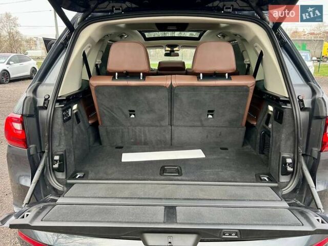 Серый БМВ X7, объемом двигателя 4.39 л и пробегом 128 тыс. км за 63000 $, фото 43 на Automoto.ua