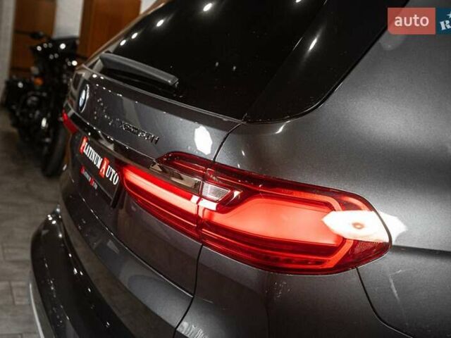 Серый БМВ X7, объемом двигателя 4.39 л и пробегом 53 тыс. км за 63900 $, фото 80 на Automoto.ua