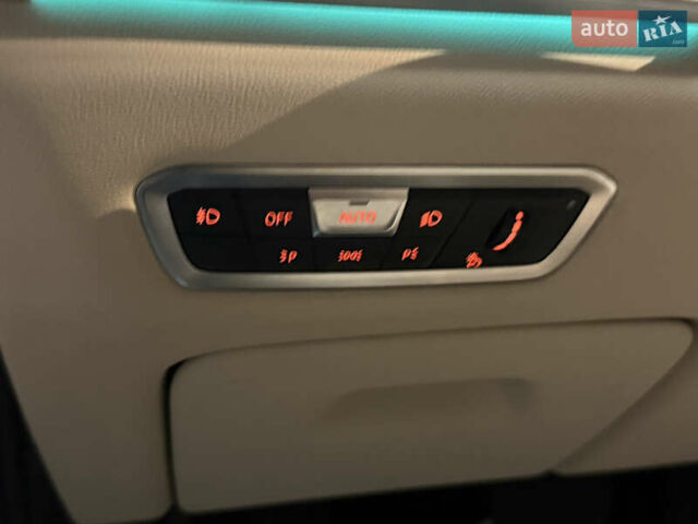 Серый БМВ X7, объемом двигателя 3 л и пробегом 65 тыс. км за 68900 $, фото 34 на Automoto.ua