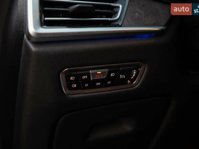 Серый БМВ X7, объемом двигателя 4.4 л и пробегом 78 тыс. км за 67500 $, фото 118 на Automoto.ua