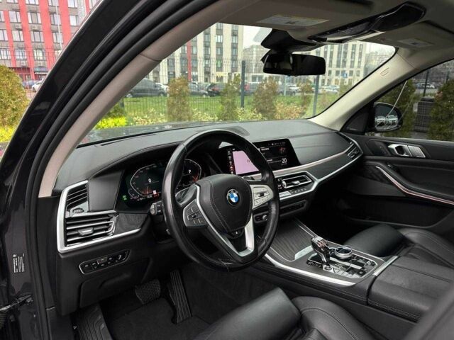 Серый БМВ X7, объемом двигателя 3 л и пробегом 90 тыс. км за 54900 $, фото 15 на Automoto.ua