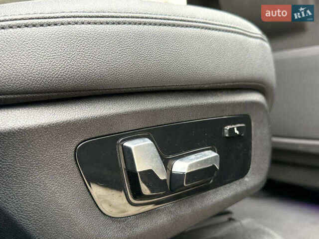 Серый БМВ X7, объемом двигателя 3 л и пробегом 148 тыс. км за 55000 $, фото 99 на Automoto.ua
