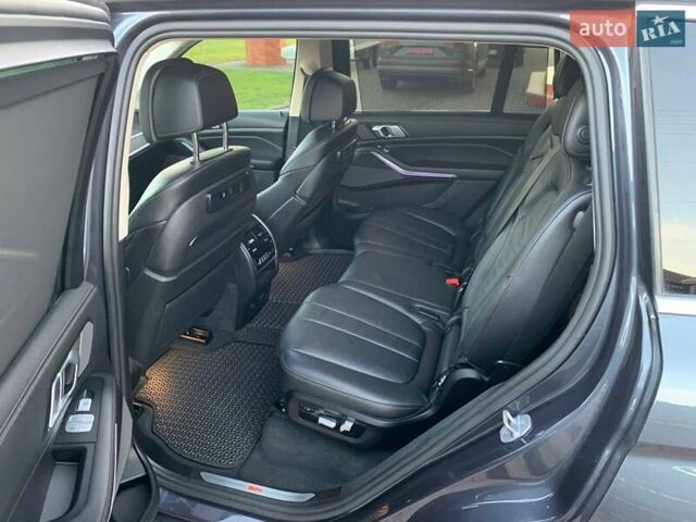 Серый БМВ X7, объемом двигателя 3 л и пробегом 147 тыс. км за 53800 $, фото 40 на Automoto.ua