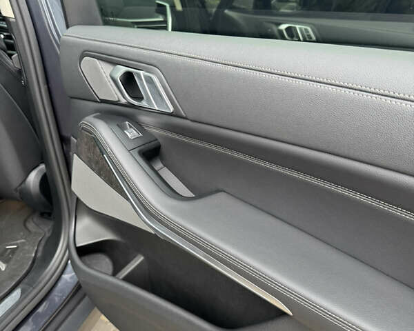 Серый БМВ X7, объемом двигателя 2.99 л и пробегом 140 тыс. км за 63500 $, фото 49 на Automoto.ua