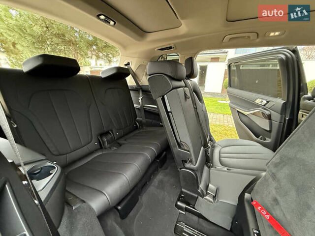 Серый БМВ X7, объемом двигателя 3 л и пробегом 148 тыс. км за 55000 $, фото 107 на Automoto.ua