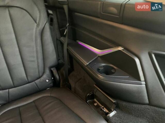 Серый БМВ X7, объемом двигателя 3 л и пробегом 147 тыс. км за 53800 $, фото 54 на Automoto.ua