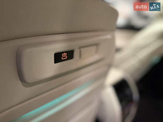 Серый БМВ X7, объемом двигателя 3 л и пробегом 65 тыс. км за 68900 $, фото 22 на Automoto.ua