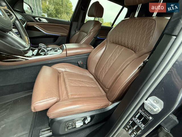 Сірий БМВ X7, об'ємом двигуна 3 л та пробігом 99 тис. км за 76000 $, фото 75 на Automoto.ua