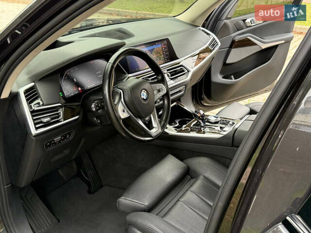 Серый БМВ X7, объемом двигателя 3 л и пробегом 148 тыс. км за 55000 $, фото 88 на Automoto.ua