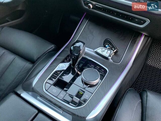 Серый БМВ X7, объемом двигателя 3 л и пробегом 147 тыс. км за 53800 $, фото 33 на Automoto.ua