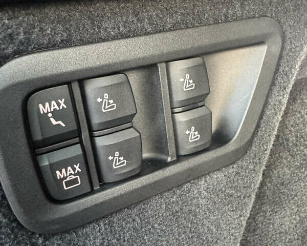 Серый БМВ X7, объемом двигателя 2.99 л и пробегом 140 тыс. км за 64500 $, фото 36 на Automoto.ua