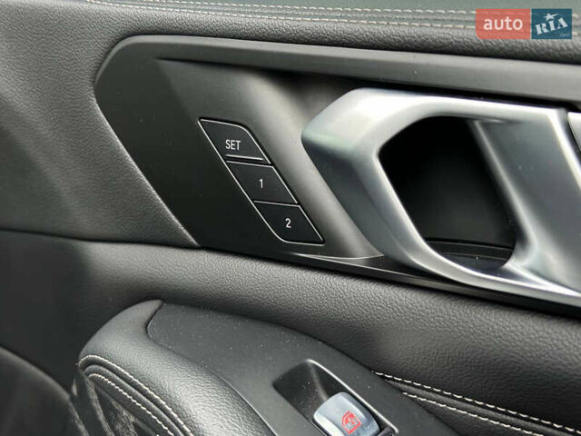 Серый БМВ X7, объемом двигателя 3 л и пробегом 90 тыс. км за 54900 $, фото 68 на Automoto.ua