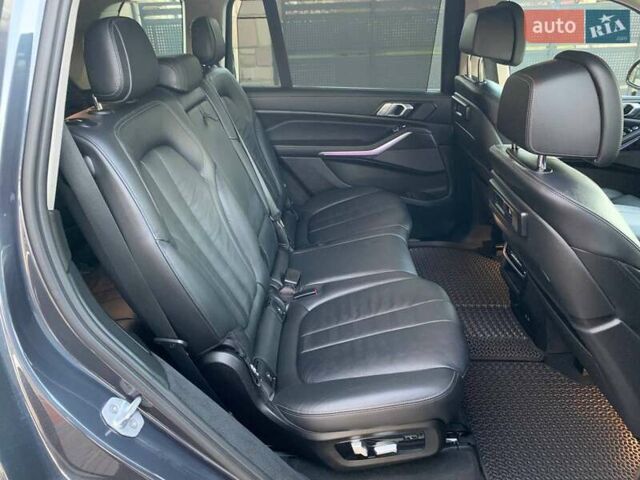 Серый БМВ X7, объемом двигателя 3 л и пробегом 147 тыс. км за 53800 $, фото 49 на Automoto.ua