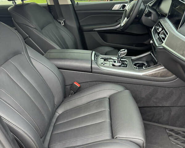 Серый БМВ X7, объемом двигателя 2.99 л и пробегом 140 тыс. км за 63500 $, фото 54 на Automoto.ua