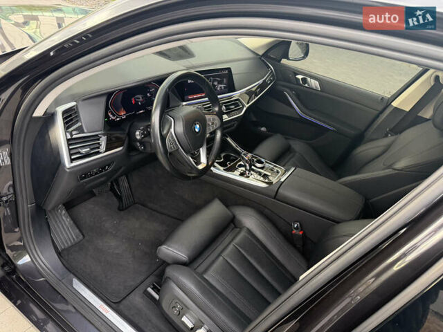 Серый БМВ X7, объемом двигателя 3 л и пробегом 145 тыс. км за 55800 $, фото 8 на Automoto.ua