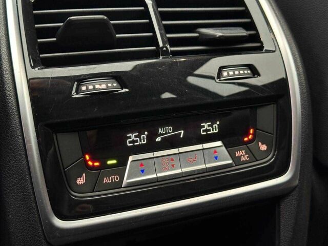 Серый БМВ X7, объемом двигателя 3 л и пробегом 90 тыс. км за 54900 $, фото 21 на Automoto.ua