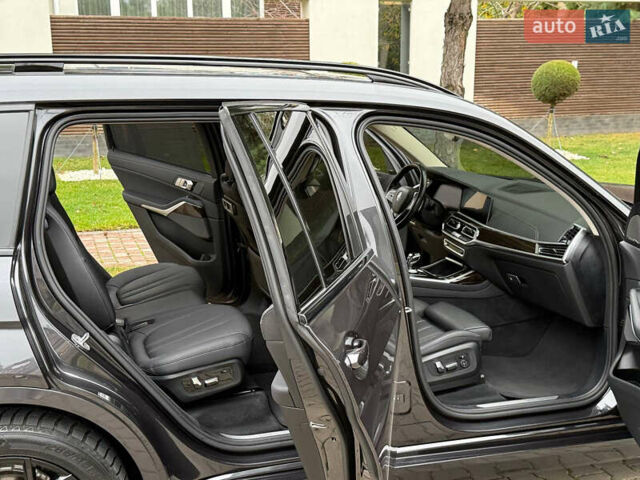 Серый БМВ X7, объемом двигателя 3 л и пробегом 148 тыс. км за 55000 $, фото 84 на Automoto.ua