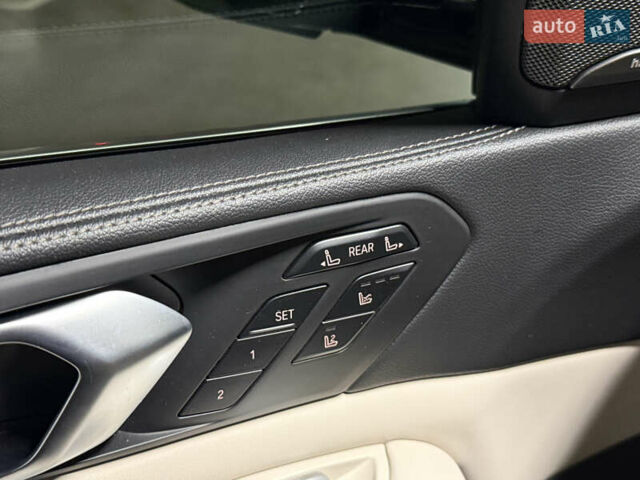 Серый БМВ X7, объемом двигателя 3 л и пробегом 65 тыс. км за 68900 $, фото 32 на Automoto.ua