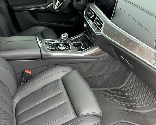 Серый БМВ X7, объемом двигателя 2.99 л и пробегом 140 тыс. км за 63500 $, фото 57 на Automoto.ua