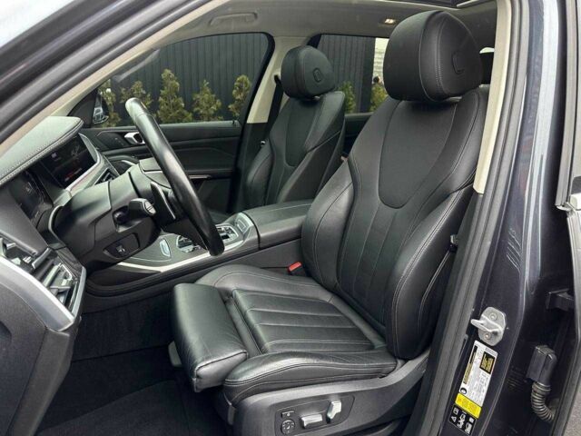 Серый БМВ X7, объемом двигателя 3 л и пробегом 90 тыс. км за 54900 $, фото 17 на Automoto.ua
