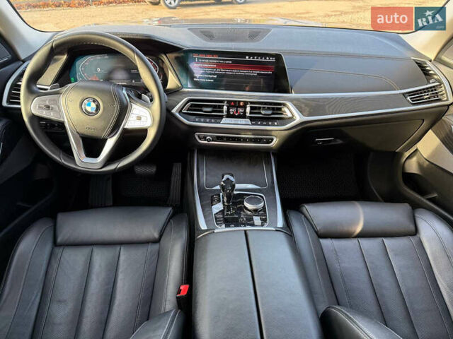 Серый БМВ X7, объемом двигателя 3 л и пробегом 147 тыс. км за 50900 $, фото 42 на Automoto.ua