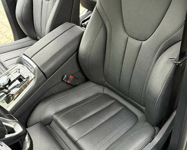 Серый БМВ X7, объемом двигателя 3 л и пробегом 148 тыс. км за 55000 $, фото 9 на Automoto.ua