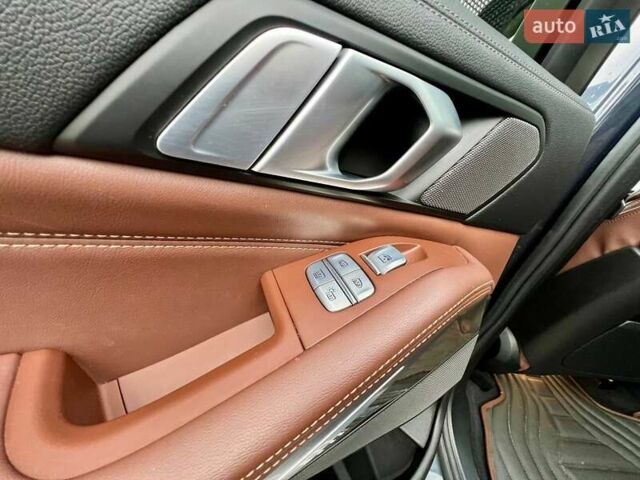 Серый БМВ X7, объемом двигателя 4.39 л и пробегом 128 тыс. км за 63000 $, фото 23 на Automoto.ua