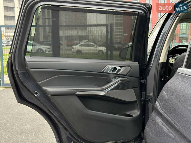 Серый БМВ X7, объемом двигателя 3 л и пробегом 90 тыс. км за 54900 $, фото 55 на Automoto.ua