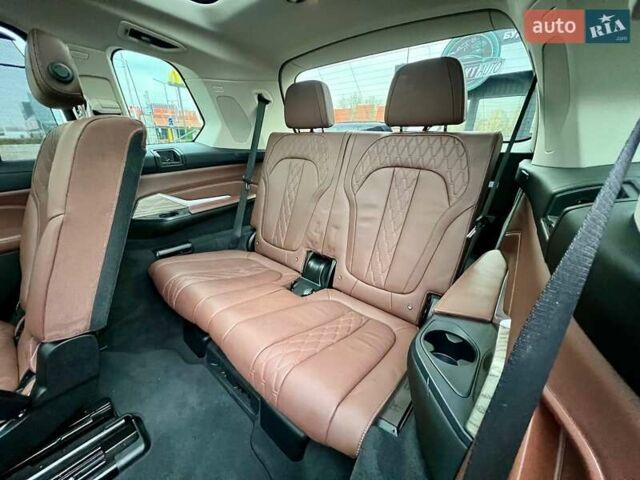 Серый БМВ X7, объемом двигателя 4.39 л и пробегом 128 тыс. км за 63000 $, фото 26 на Automoto.ua