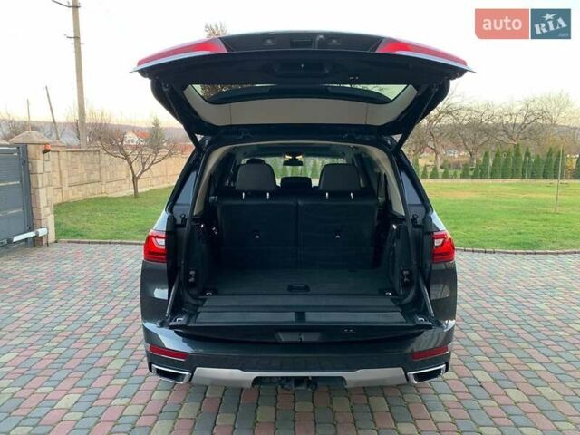 Серый БМВ X7, объемом двигателя 3 л и пробегом 147 тыс. км за 53800 $, фото 48 на Automoto.ua