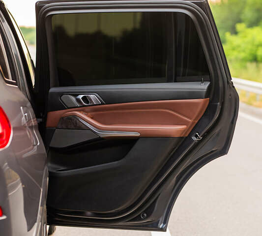 Серый БМВ X7, объемом двигателя 4.4 л и пробегом 78 тыс. км за 67500 $, фото 69 на Automoto.ua