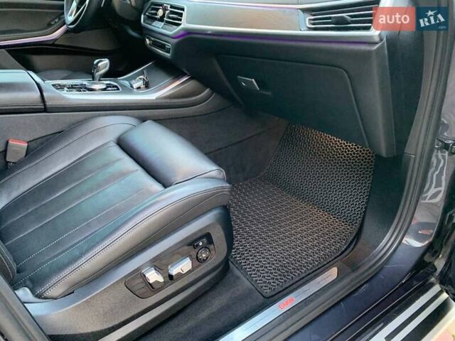 Серый БМВ X7, объемом двигателя 3 л и пробегом 147 тыс. км за 53800 $, фото 35 на Automoto.ua
