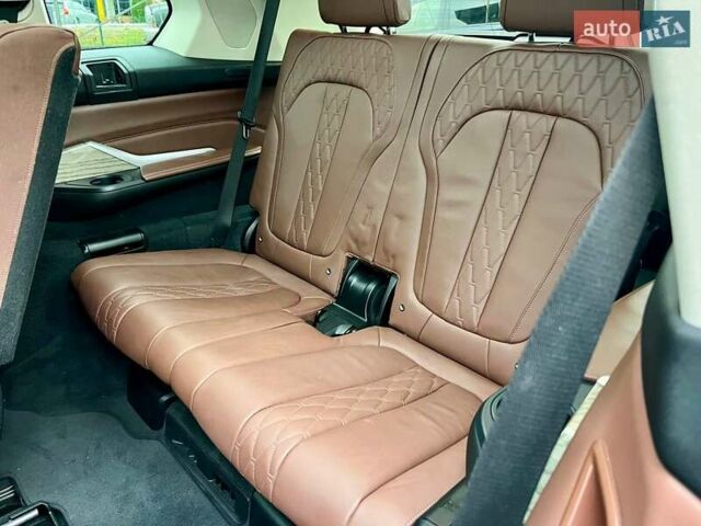 Серый БМВ X7, объемом двигателя 4.39 л и пробегом 128 тыс. км за 63000 $, фото 27 на Automoto.ua