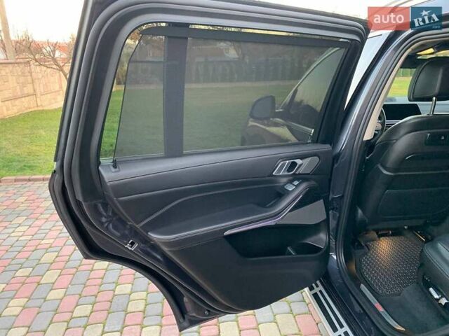 Серый БМВ X7, объемом двигателя 3 л и пробегом 147 тыс. км за 53800 $, фото 42 на Automoto.ua