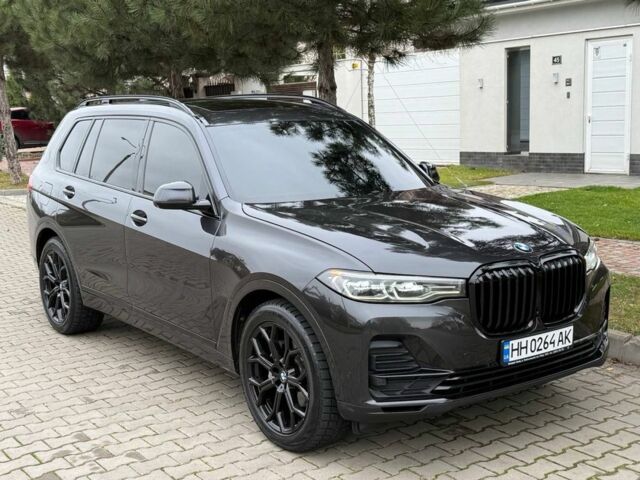 Серый БМВ X7, объемом двигателя 3 л и пробегом 140 тыс. км за 55000 $, фото 2 на Automoto.ua