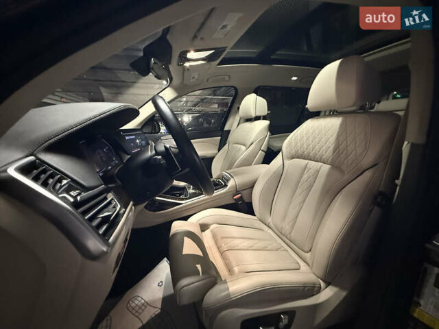 Серый БМВ X7, объемом двигателя 3 л и пробегом 65 тыс. км за 68900 $, фото 36 на Automoto.ua