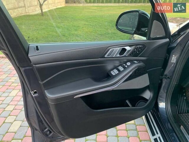 Серый БМВ X7, объемом двигателя 3 л и пробегом 147 тыс. км за 53800 $, фото 12 на Automoto.ua