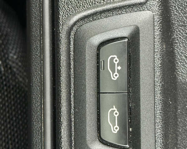 Сірий БМВ X7, об'ємом двигуна 3 л та пробігом 99 тис. км за 76000 $, фото 71 на Automoto.ua