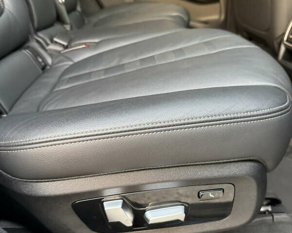 Серый БМВ X7, объемом двигателя 2.99 л и пробегом 140 тыс. км за 64500 $, фото 49 на Automoto.ua