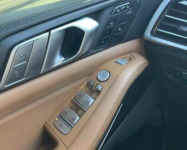 Серый БМВ X7, объемом двигателя 2.99 л и пробегом 100 тыс. км за 68500 $, фото 3 на Automoto.ua