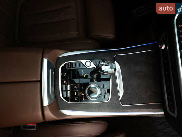 Серый БМВ X7, объемом двигателя 4.4 л и пробегом 78 тыс. км за 67500 $, фото 90 на Automoto.ua