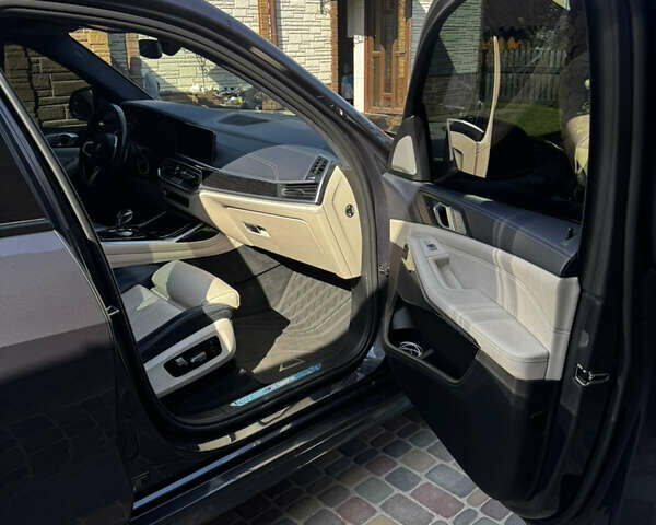 Серый БМВ X7, объемом двигателя 2.99 л и пробегом 126 тыс. км за 81000 $, фото 9 на Automoto.ua